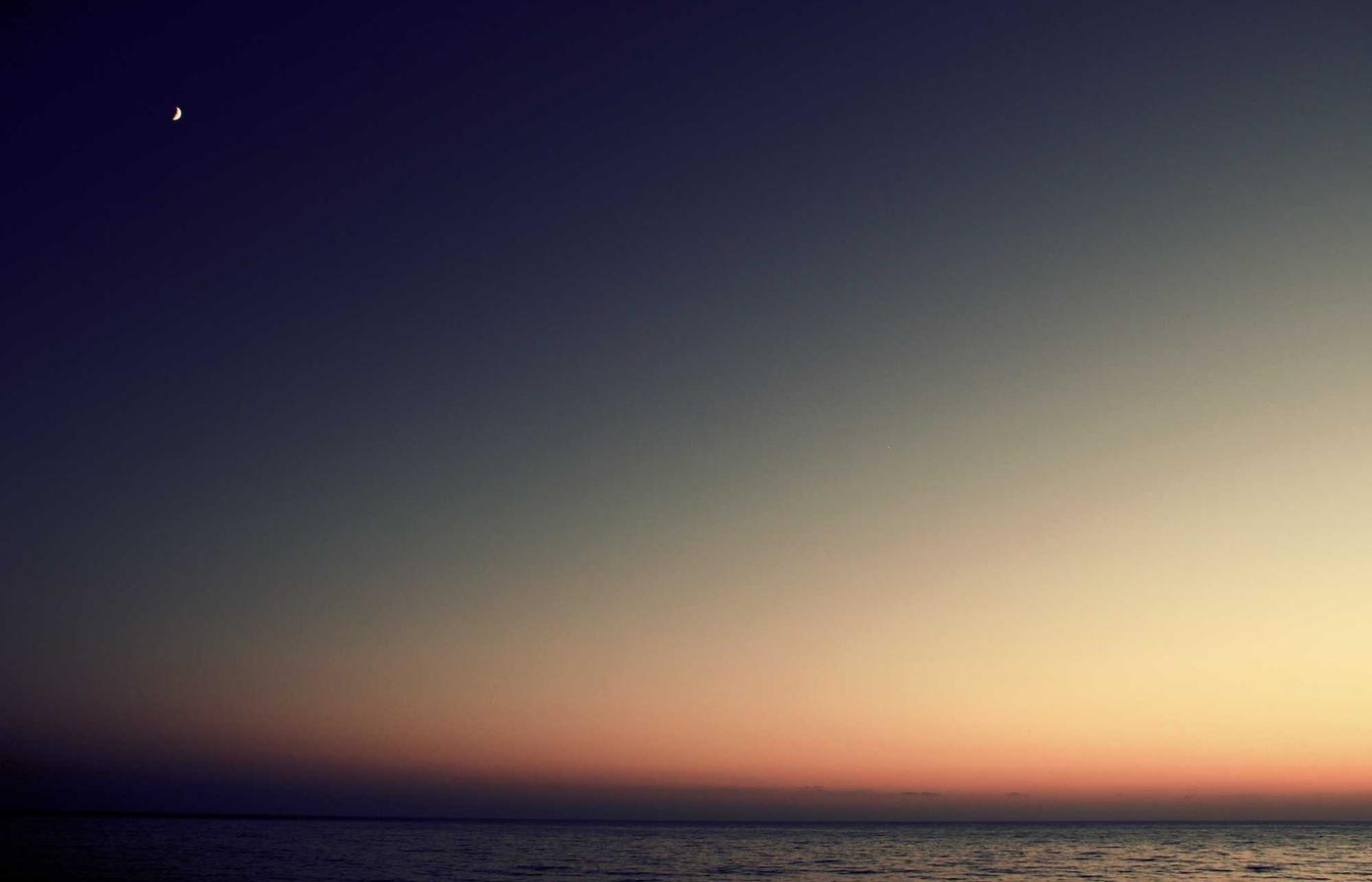 Low calorie meal prep bowls arranged for a 7-day weight loss plan